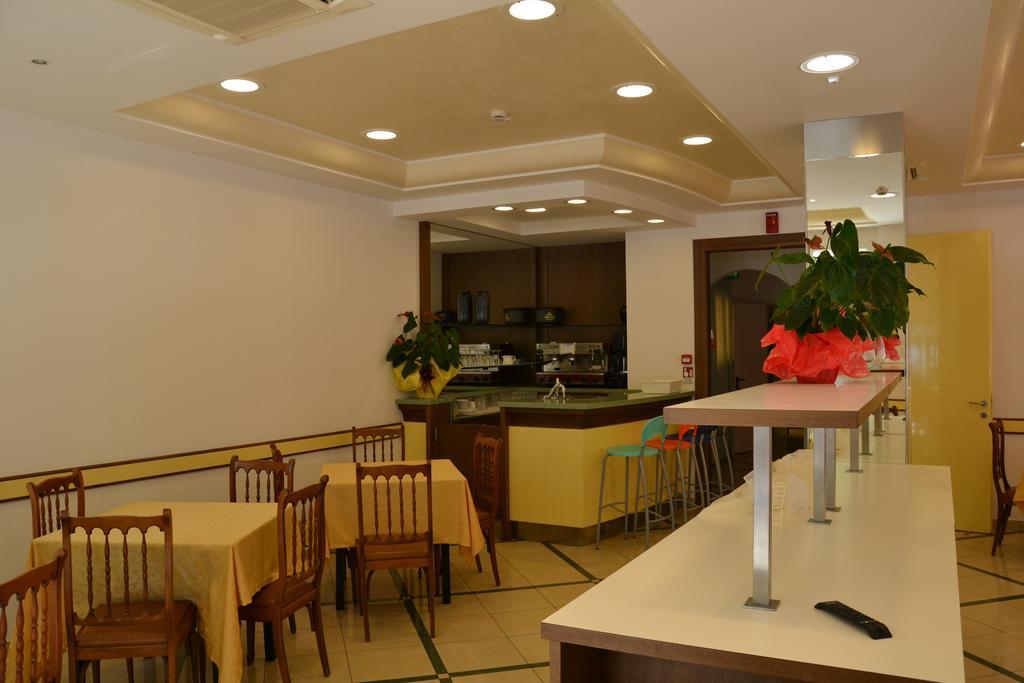Hotel Ariston 미사노아드리아티코 외부 사진