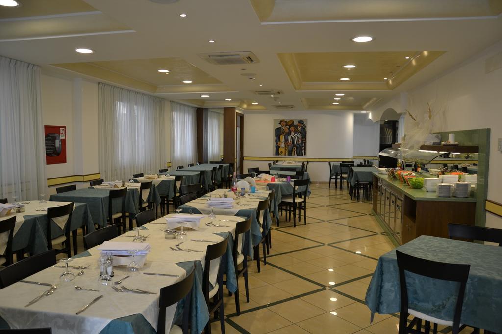 Hotel Ariston 미사노아드리아티코 외부 사진