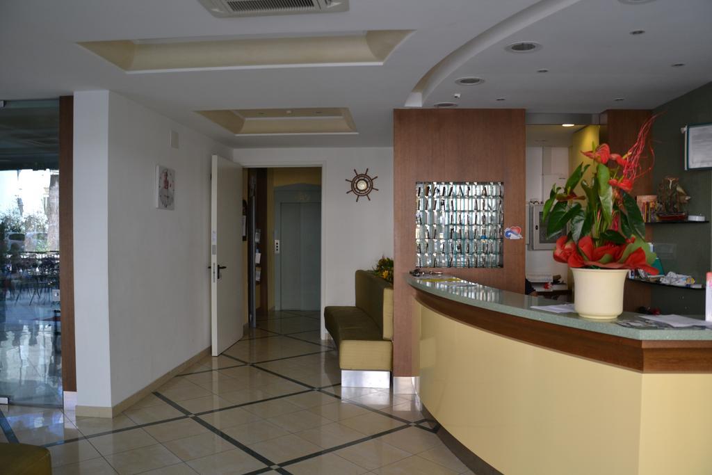 Hotel Ariston 미사노아드리아티코 외부 사진